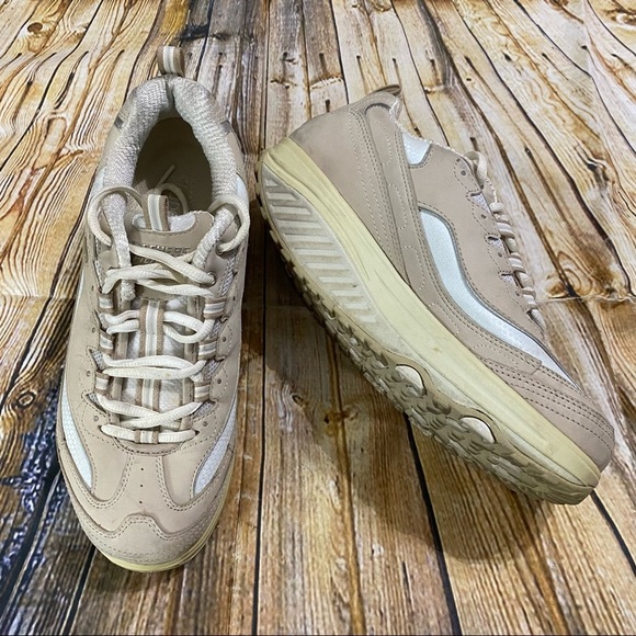 Skechers Shape UPS Beige Leather Performance Toning Shoes Size 9 - Picture 1 of 5